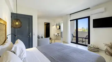 La Stella Suites