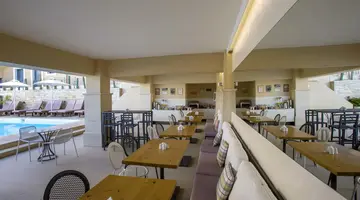 La Stella Suites