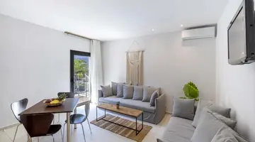 La Stella Suites