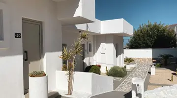 Ladiko Inn