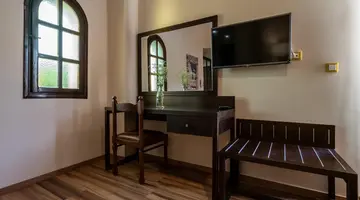 Ladiko Suites