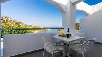 Ladiko Suites