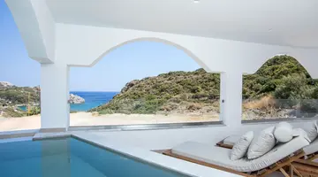 Ladiko Suites