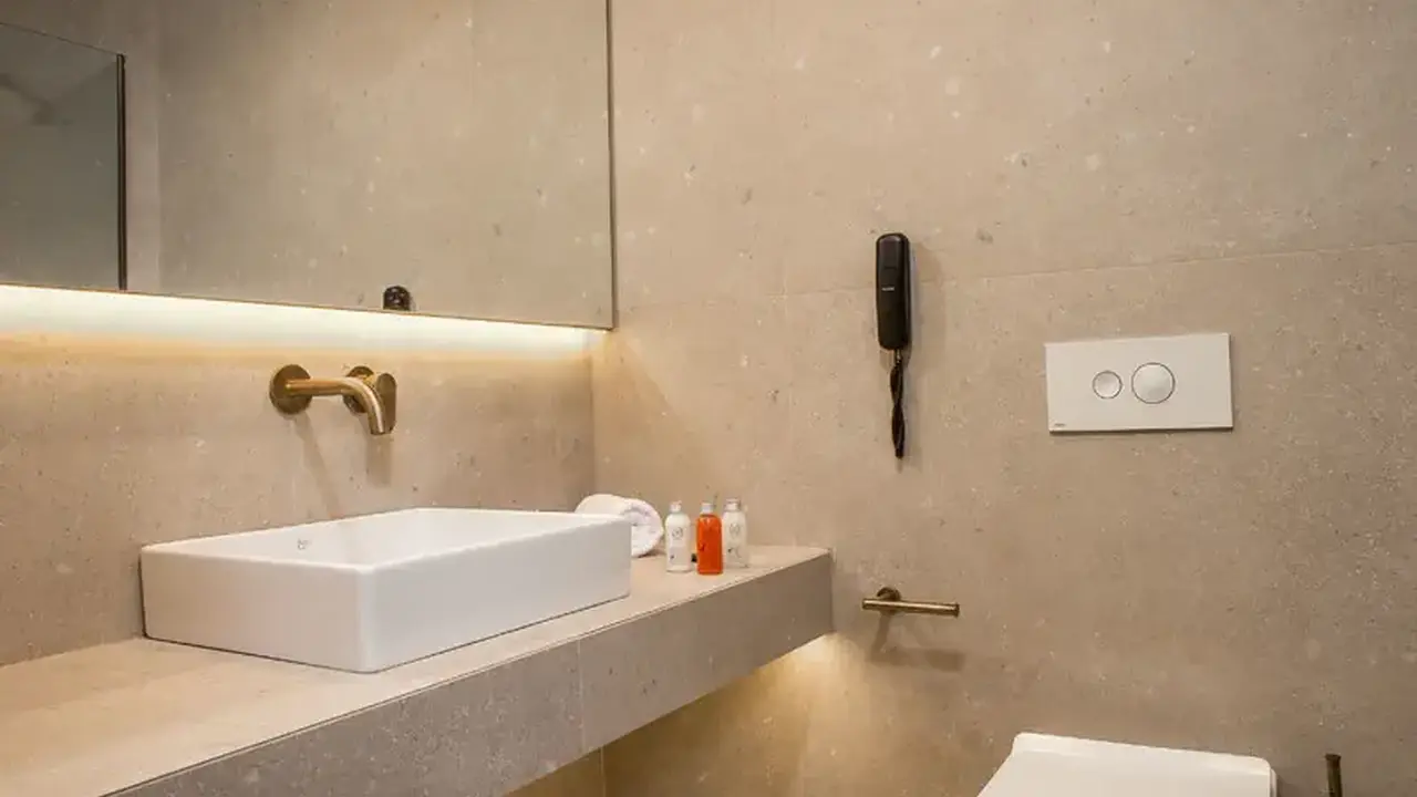 Ladiko Suites