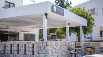 Ladiko Suites