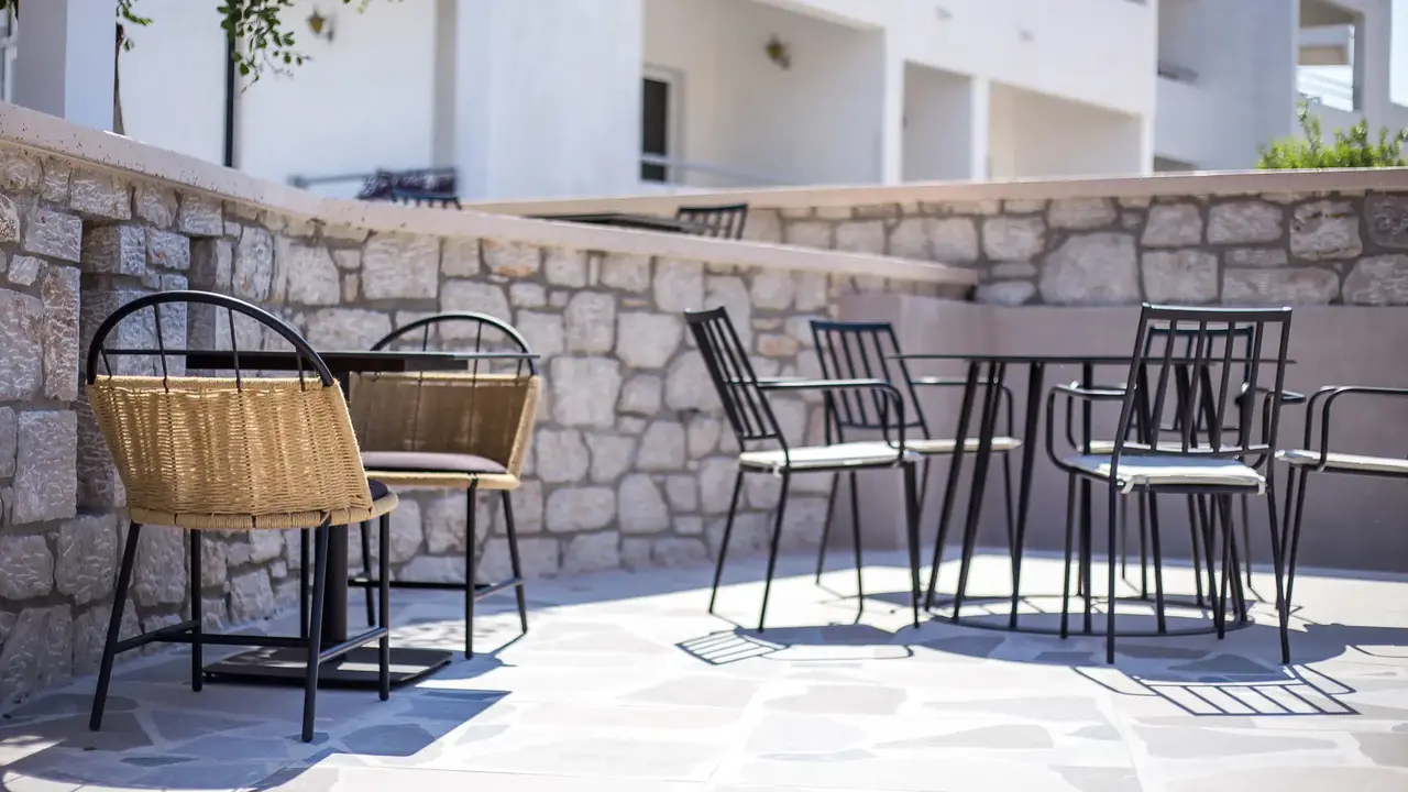 Ladiko Suites