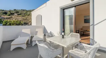 Ladiko Suites