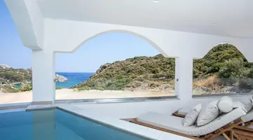 Ladiko Suites