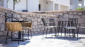 Ladiko Suites
