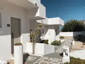 Ladiko Suites