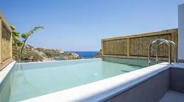 Ladiko Suites
