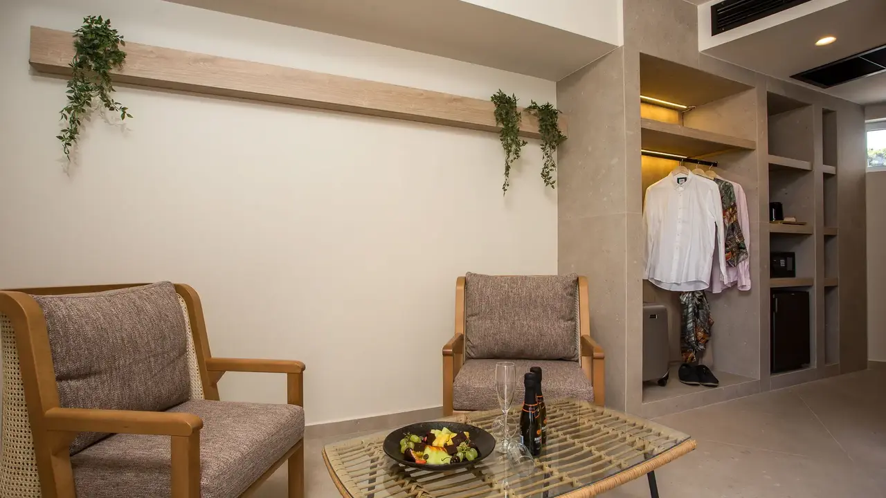 Ladiko Suites