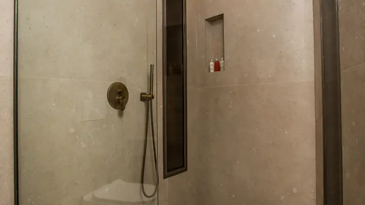 Ladiko Suites