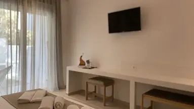 Ladiko Suites