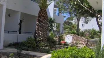 Ladiko Suites