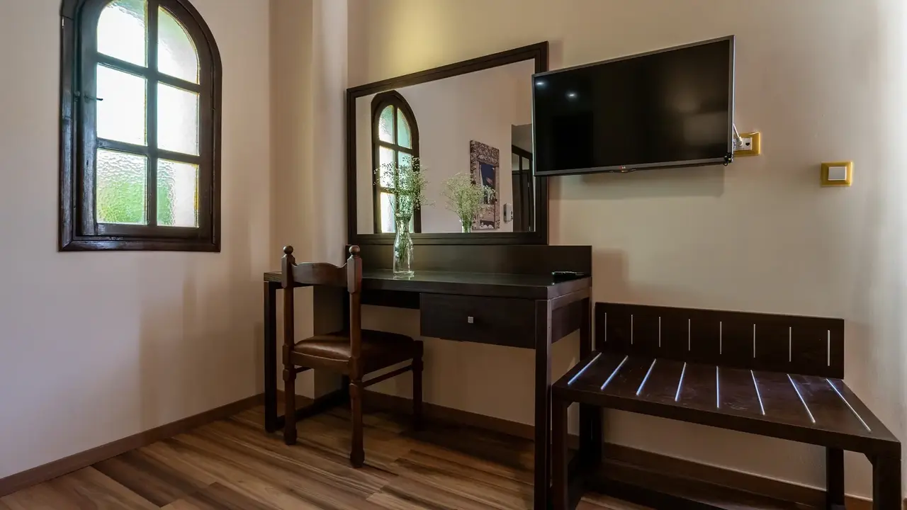 Ladiko Suites