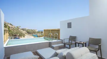 Ladiko Suites