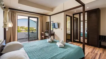 Ladiko Suites