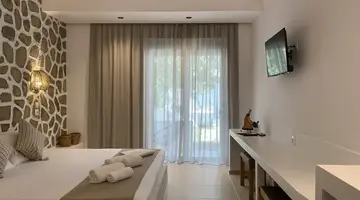 Ladiko Suites