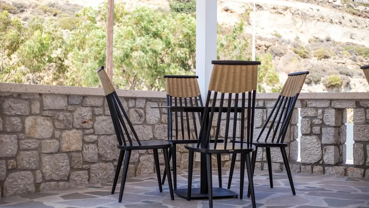 Ladiko Suites