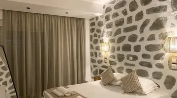 Ladiko Suites