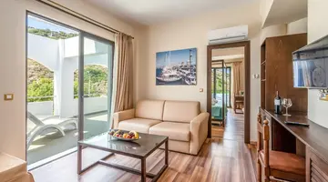 Ladiko Suites