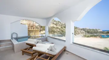 Ladiko Suites