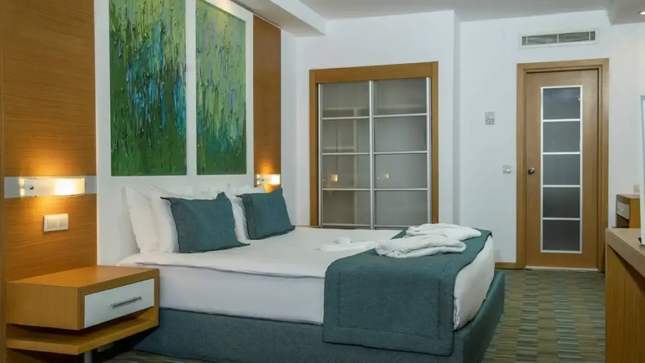 LADONIA HOTELS ADAKULE