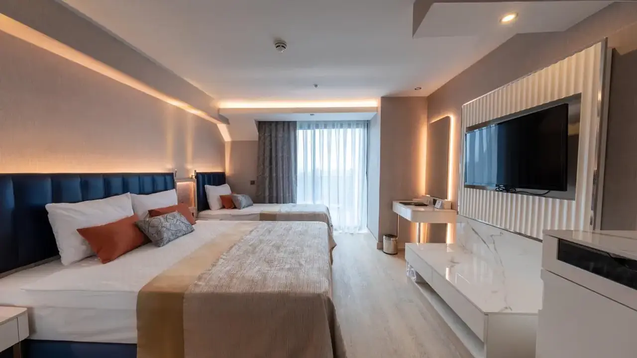 LAGO HOTEL