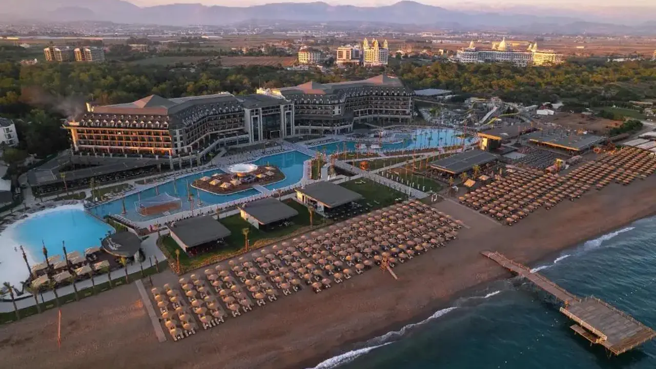 LAGO HOTEL