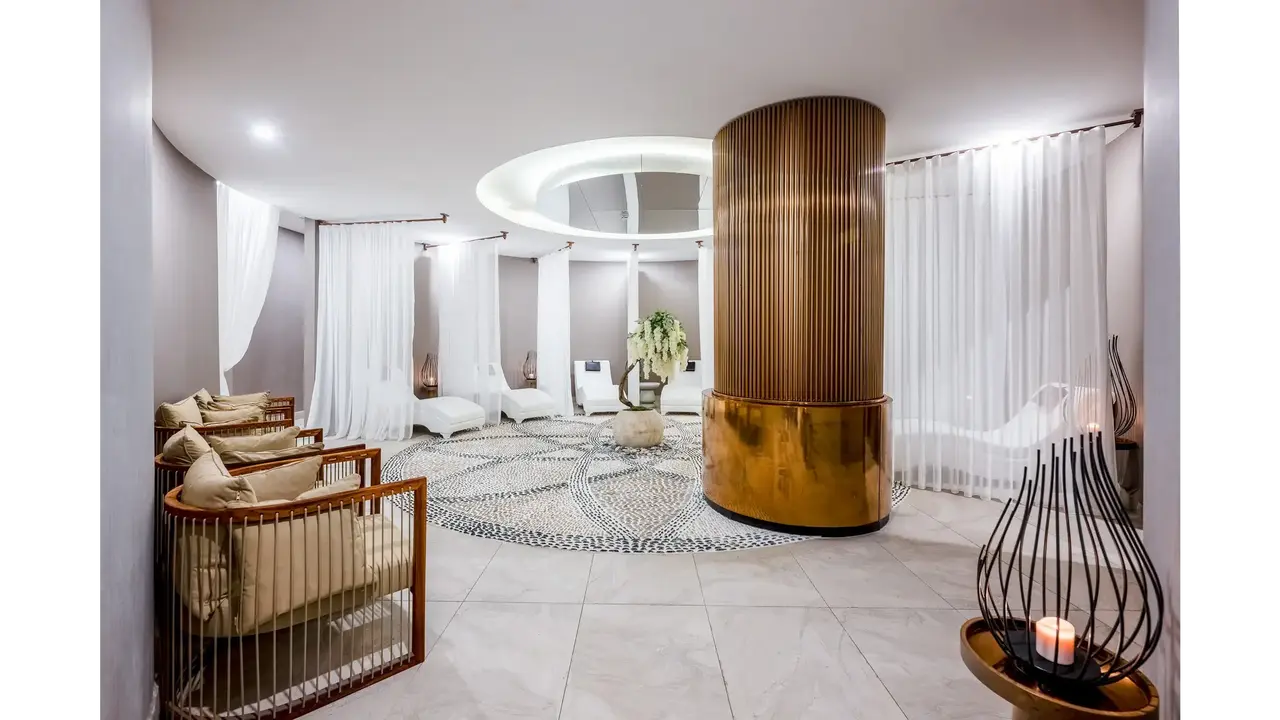 LAGO HOTEL