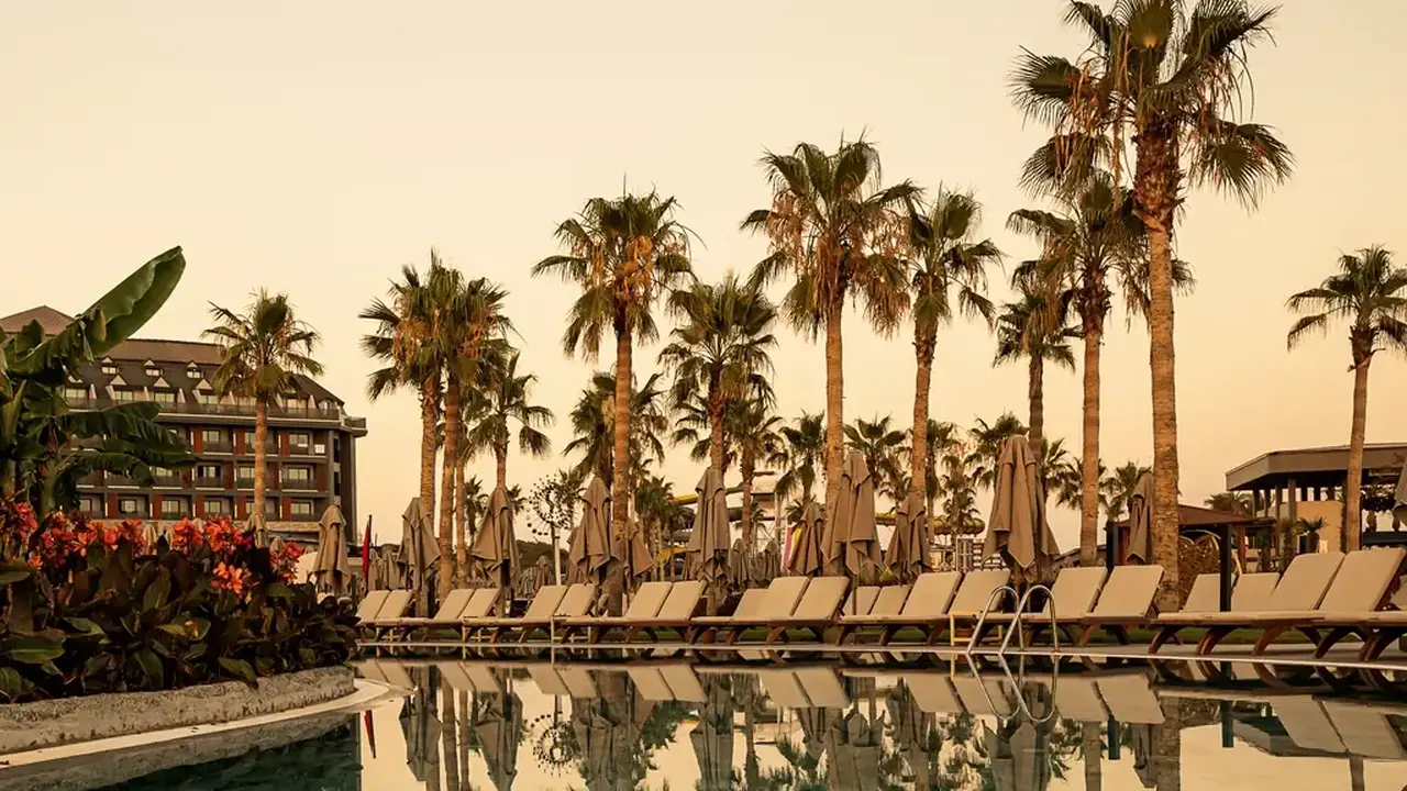 LAGO HOTEL