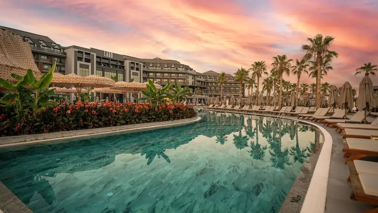 LAGO HOTEL