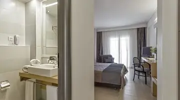 Lagomandra Hotel and Spa
