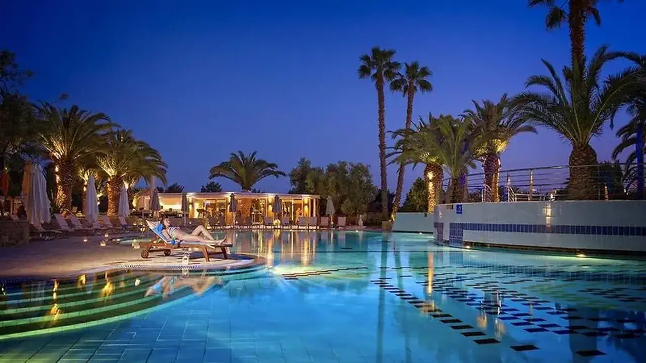 Lagomandra Hotel and Spa