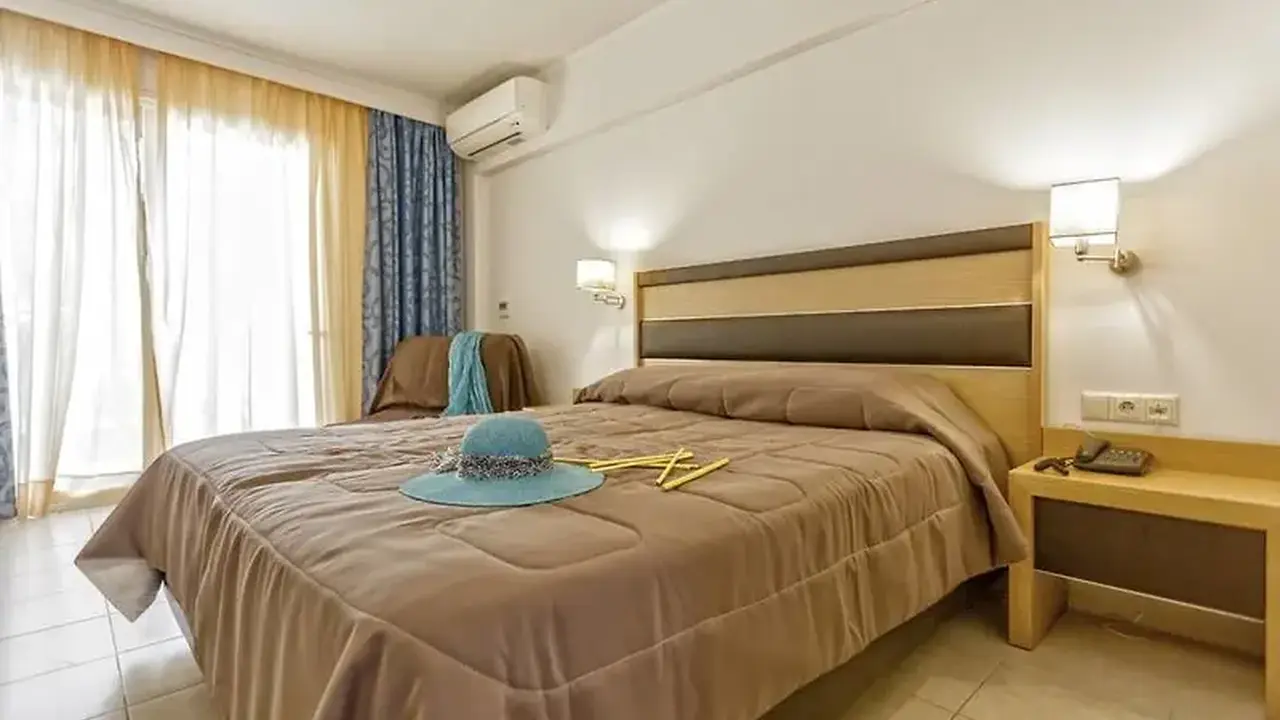 Lagomandra Hotel and Spa
