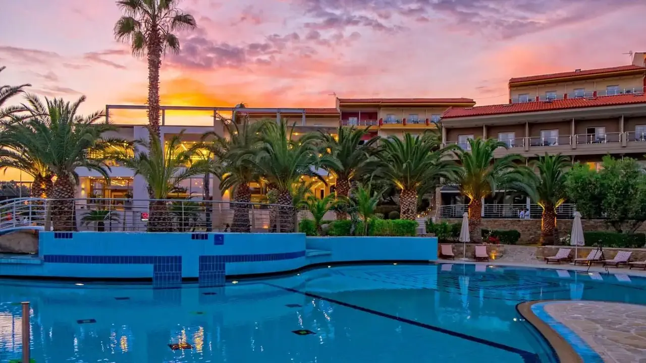Lagomandra Hotel