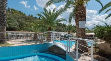 Lagomandra Hotel