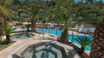 Lagomandra Hotel