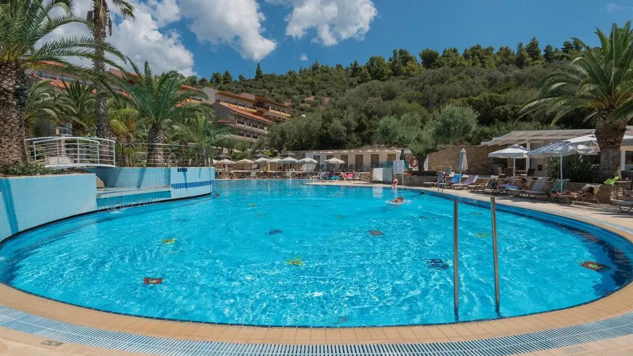 Lagomandra Hotel