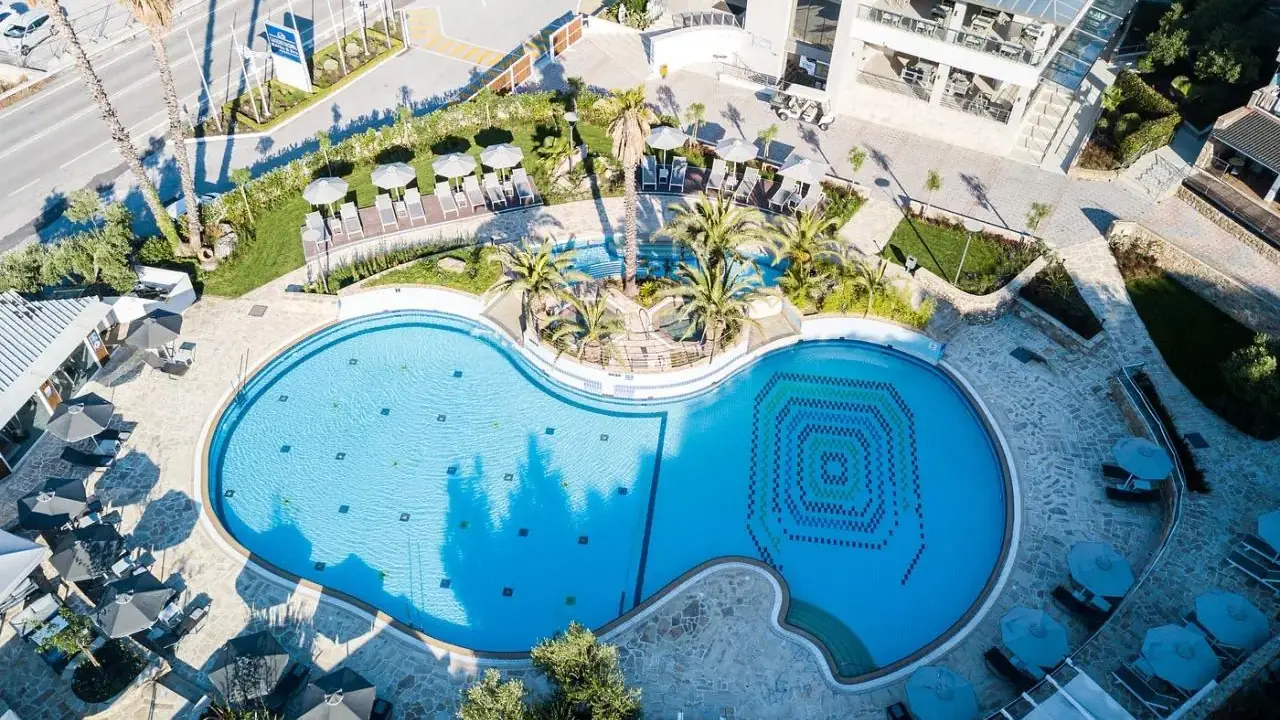 Lagomandra Hotel