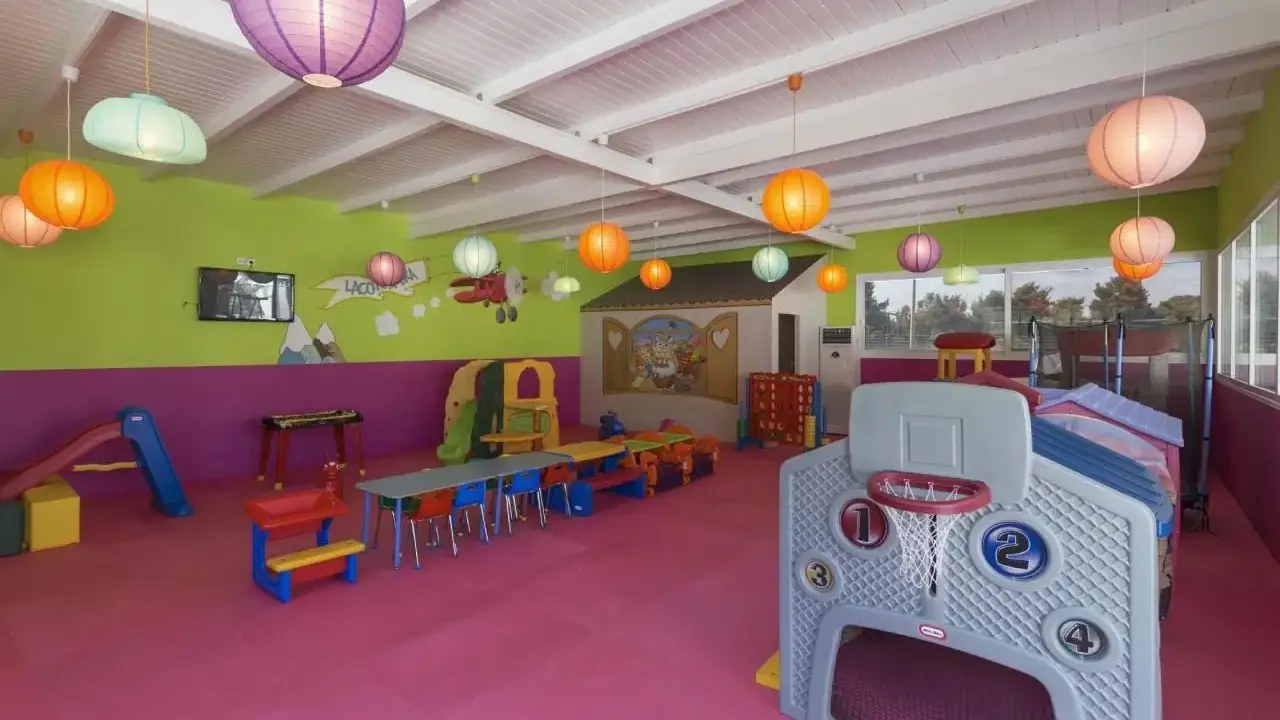 Lagomandra Hotel