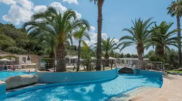 Lagomandra Hotel