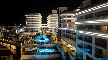Laguna Beach Alya Resort