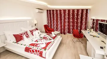 Laguna Beach Alya Resort