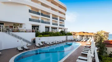 Laguna Beach Alya Resort