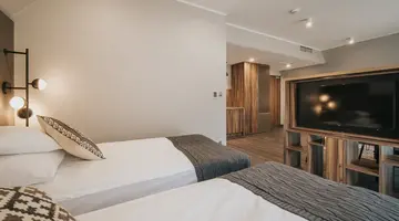 Lake Hill Apartments