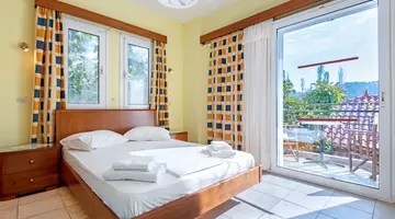 Lakis Studios