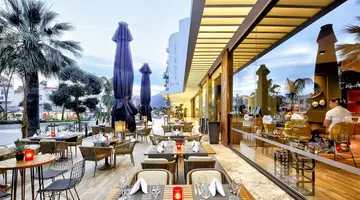 Lalila Blue Suites