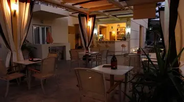 Lambrinos Suites